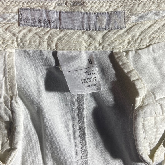 Old Navy light colored khaki capris. Size 8. - Picture 4 of 9